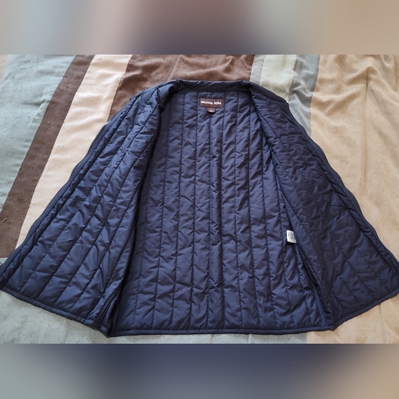Michael Kors lightly padded navy vest - Picture 4 of 5